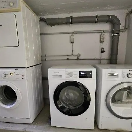 Ecocube 14 - 3 Private Apartments, Max 14 Gaeste, 7 Betten, Terrasse, Garten Lägenhet *