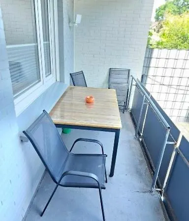 Ecocube 14 - 3 Private Apartments, Max 14 Gaeste, 7 Betten, Terrasse, Garten Lägenhet