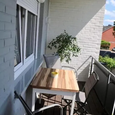 Ecocube 14 - 3 Private Apartments, Max 14 Gaeste, 7 Betten, Terrasse, Garten Meppen